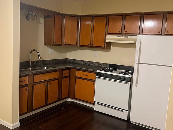 5th image of 3627-3631 N Rockton Ave #3627-308