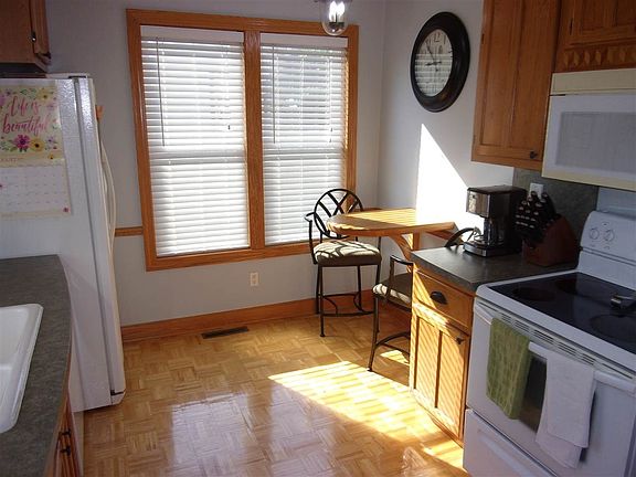 5th image of 440 E Columbian Ave