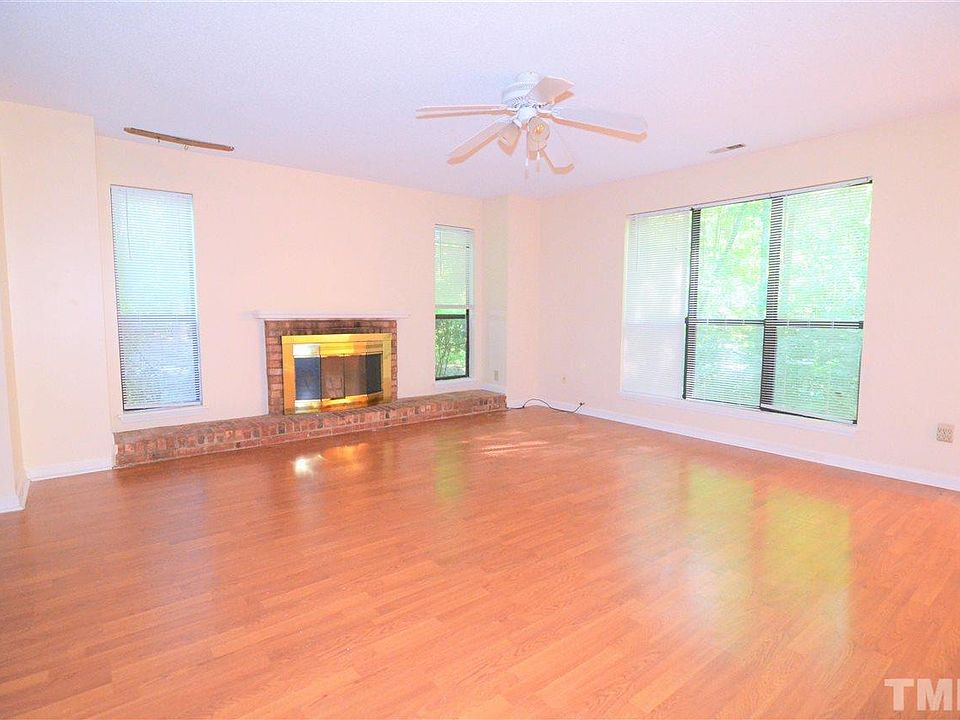 1st image of 313 New Kent Pl #313