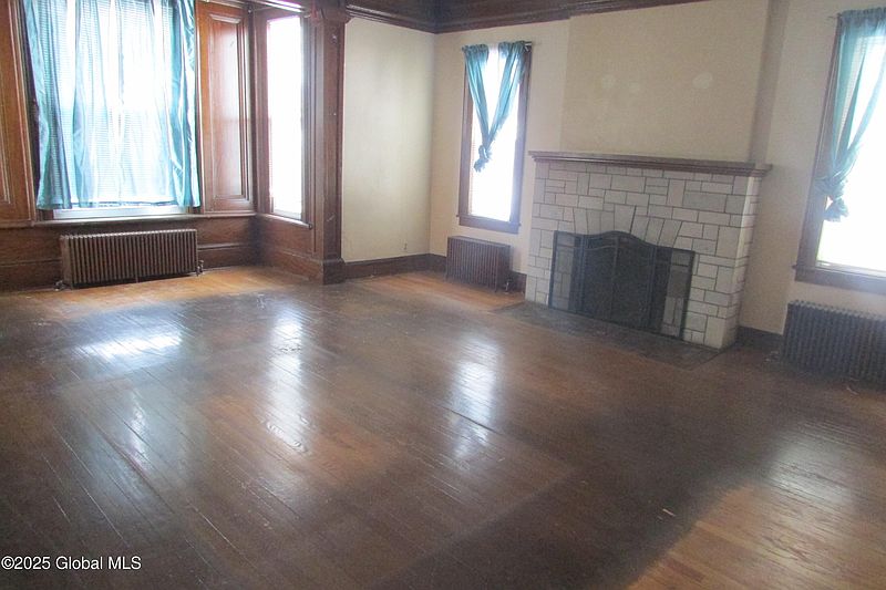 5th image of 1068 New Scotland Road