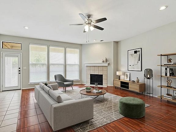2nd image of 4203 Lucy Ln