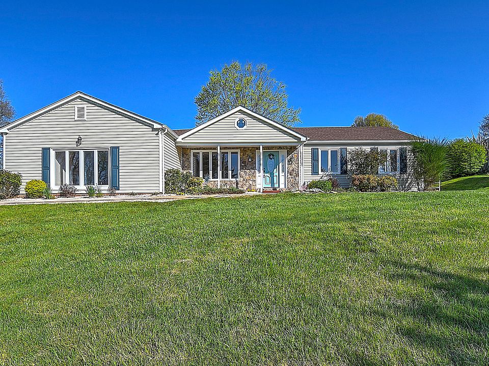 1st image of 31 Saint Albans Cir