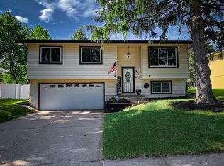 411 Sante Fe Trl, Lincoln, NE 68521