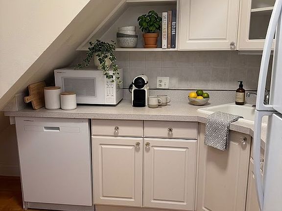 4th image of 538 44th St #2