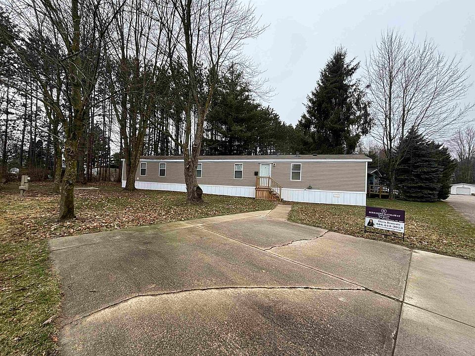 5402 Cedar Dr, Croswell, MI 48422 MLS 50137682 Zillow