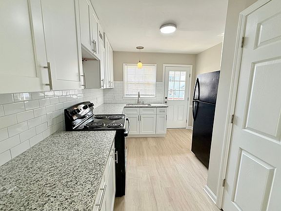 2nd image of 3819 Rosehaven Dr