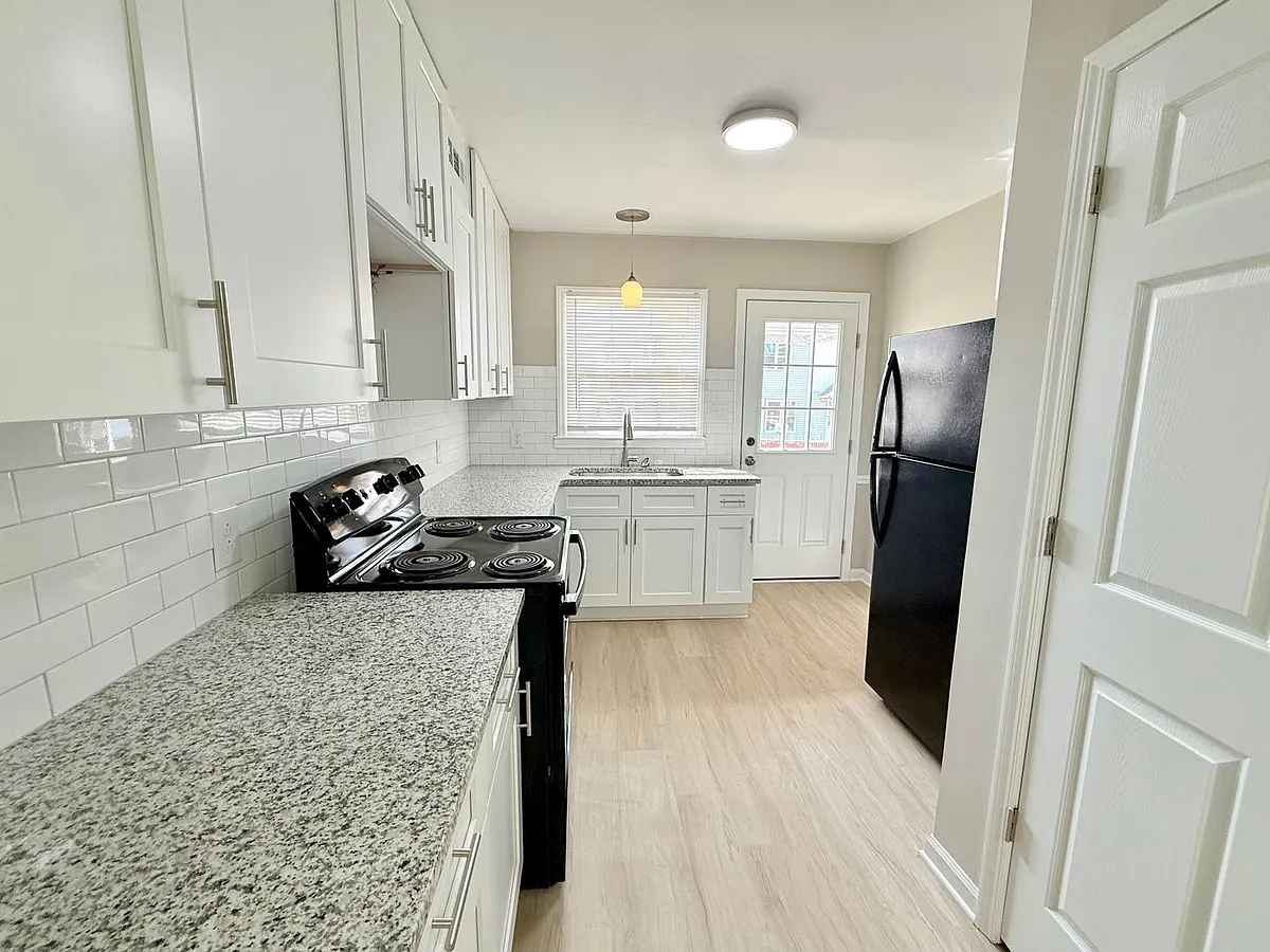 Building Photo - 3819 Rosehaven Dr