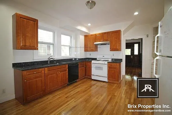 Building Photo - 34 Mansfield St