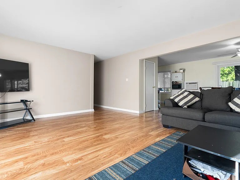 Cedar Crest Apartments — Photo 10