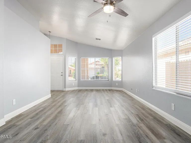 109 W Helena Dr — Photo 7