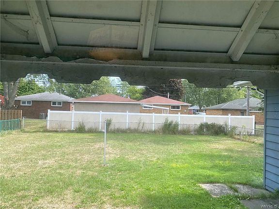 5th image of 25 Plymouth Dr