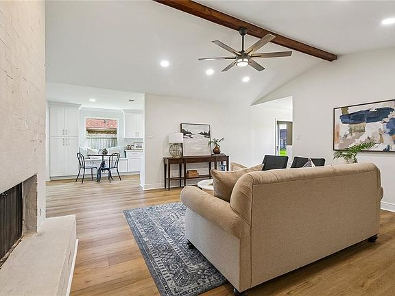 4th image of 10 Darbonne Ct