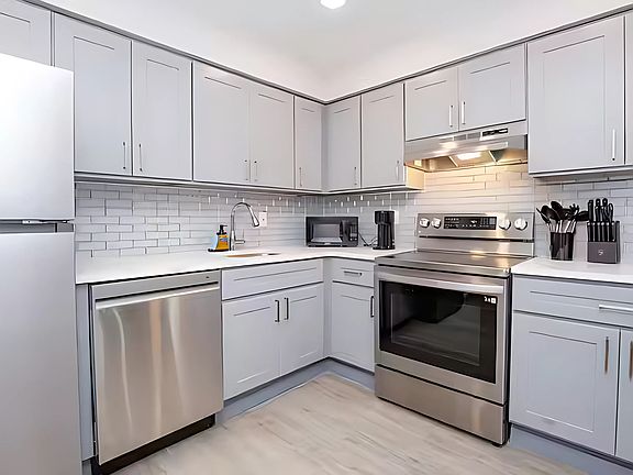 4th image of 186 Park St