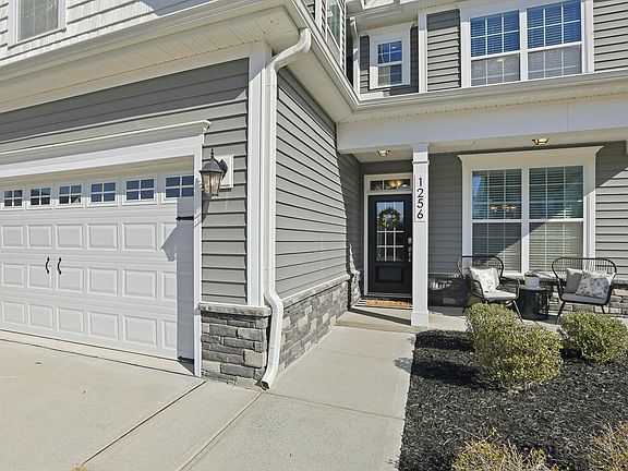 3rd image of 1256 Valley Dale Dr