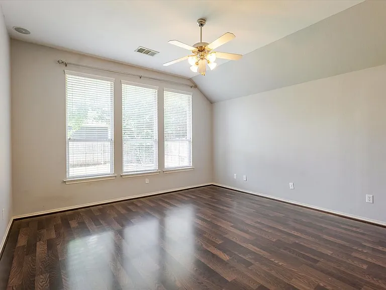 2720 Alpena Dr — Photo 9