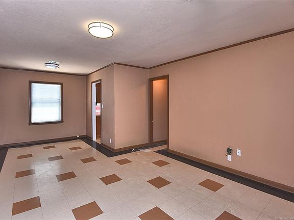 5th image of 923 S 85th East Ave