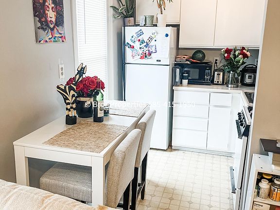 4th image of 64 Cambridge St #2