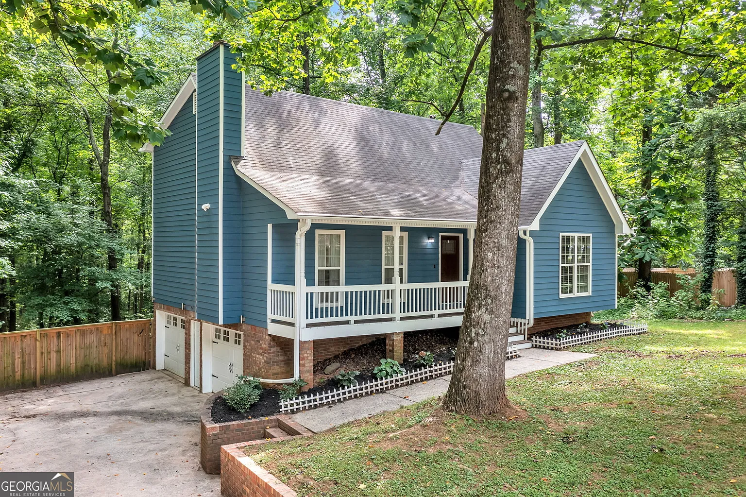904 Pointe Cir photo 1