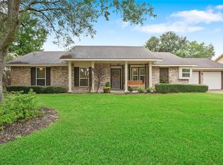 708 Essex Dr, Friendswood, TX 77546