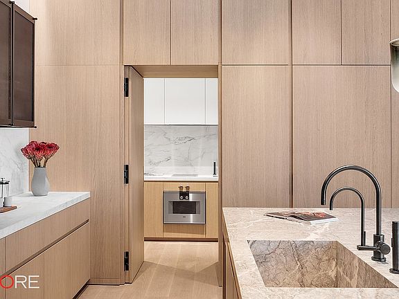 5th image of 49 Greene St Unit Loft 4