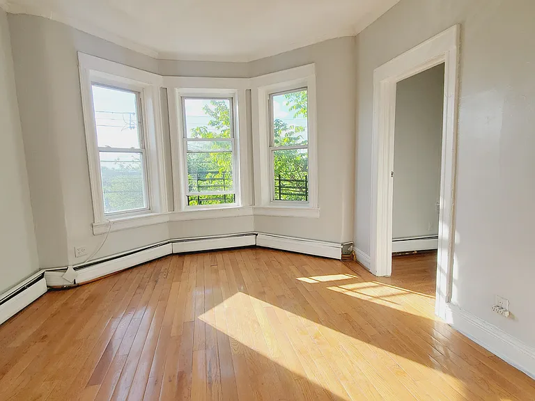 128 Bergen Ave #2E — Photo 5