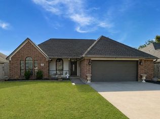 205 Madison Ave, Clute, TX 77531