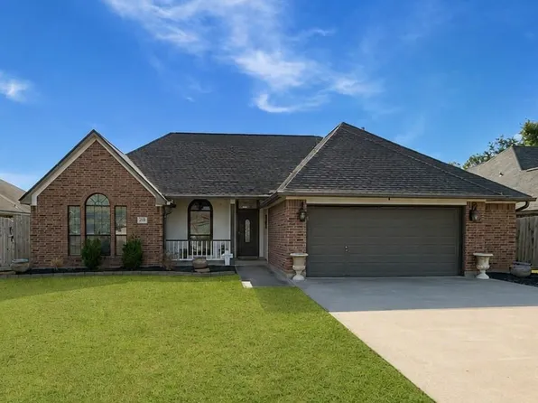 205 Madison Ave, Clute, TX 77531