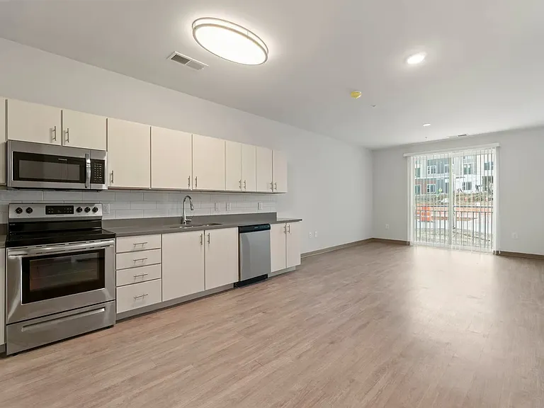 Metropolis Apartments — Photo 9