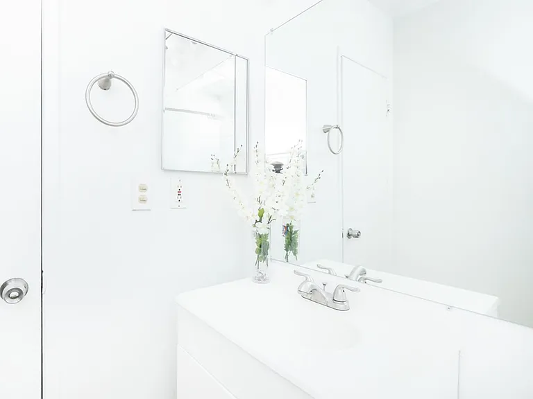 21736 Roscoe Blvd — Photo 30