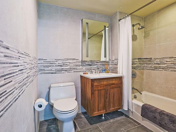 3rd image of 14438 35th Ave APT 4D