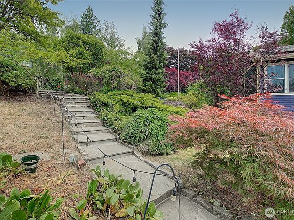 2nd image of 11546 84th Avenue NE