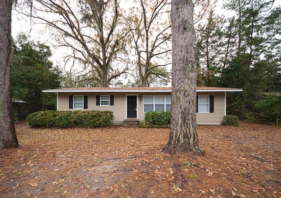 1st image of 1814 Canterbury Dr