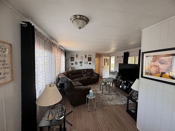 5th image of 555 Drage Dr