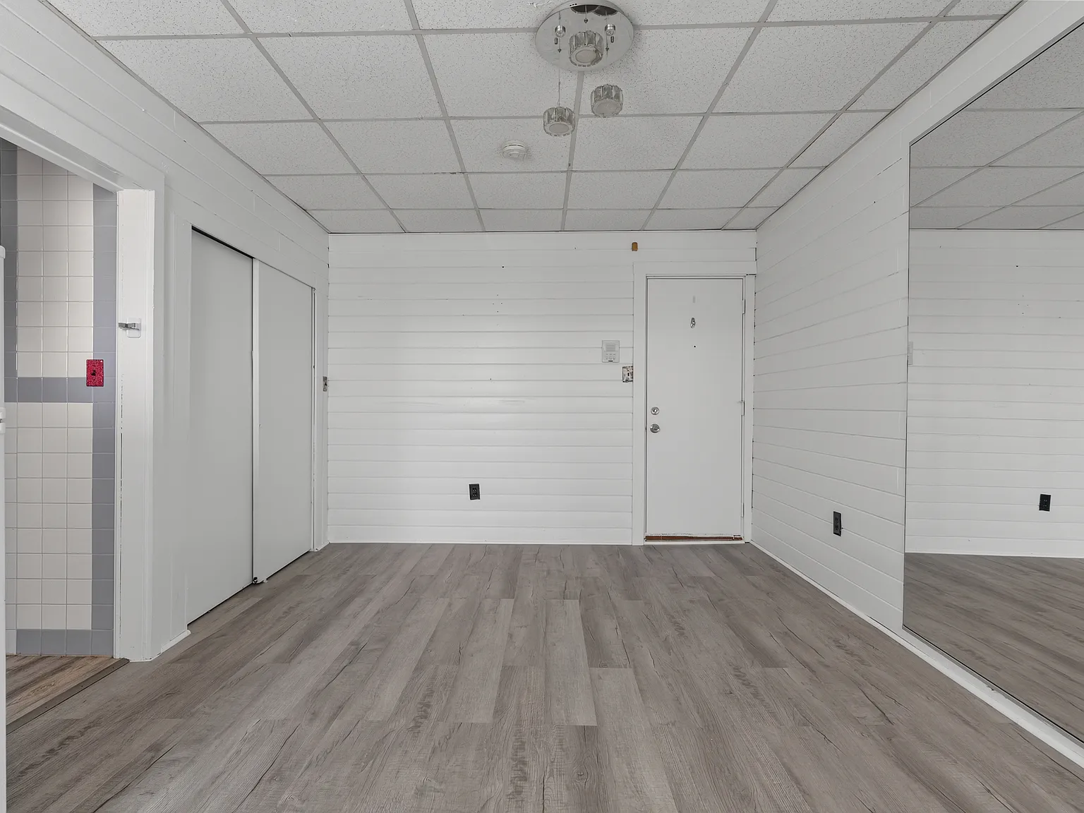 Studio, $2,000 — Photo 4