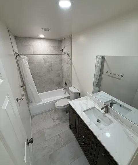 5763 Mission St #2 — Photo 13