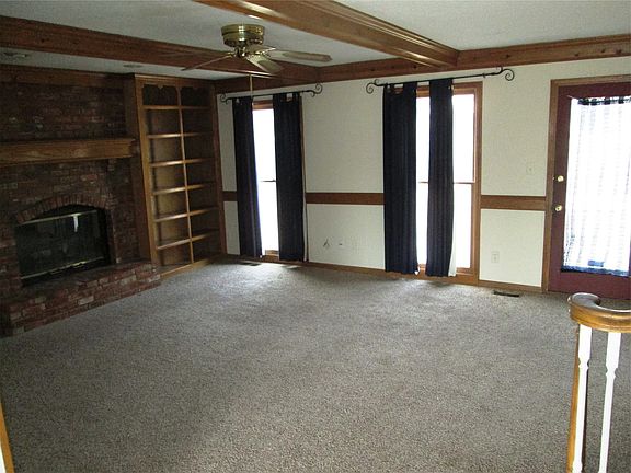 familyroom w/ wood burning fireplc