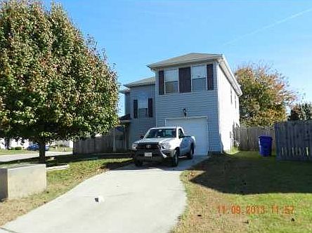 1st image of 323 Greenfield Cres
