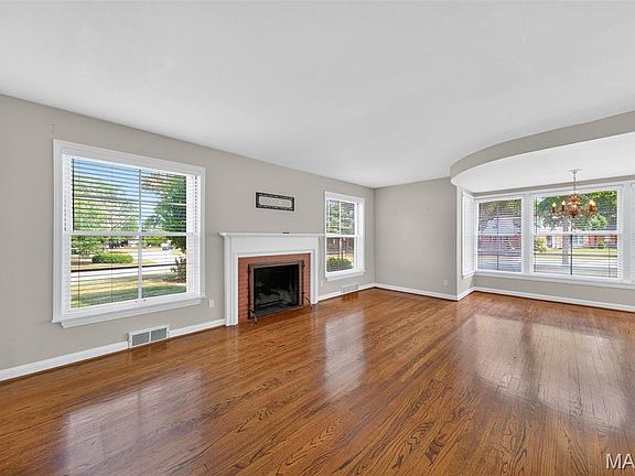 2nd image of 550 Bedford Oaks Dr