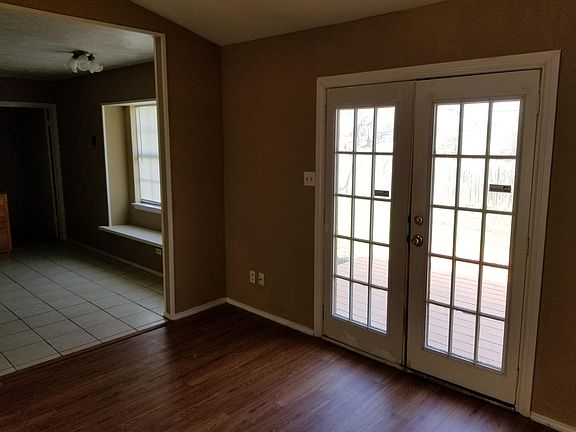 4th image of 2227 Sharpshire Ln