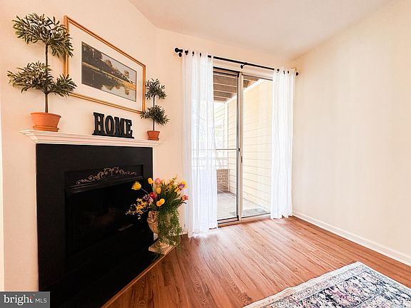 4th image of 2105 Highcourt Ln APT 102