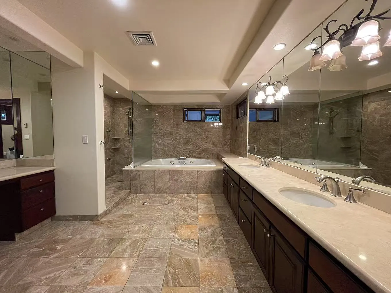 5 bed, 4625 sqft, $10,000 — Photo 3