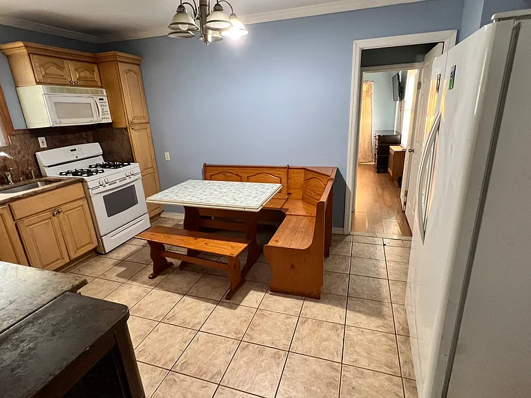 eating kitchen