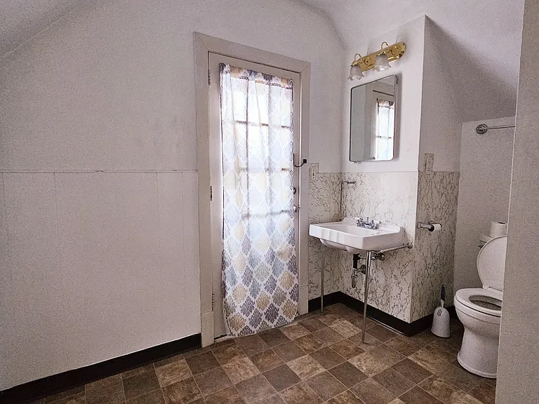2131 E Superior St #3 — Photo 14