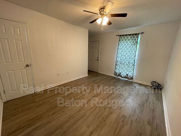 3rd image of 5561 Dianna Dr Unit B