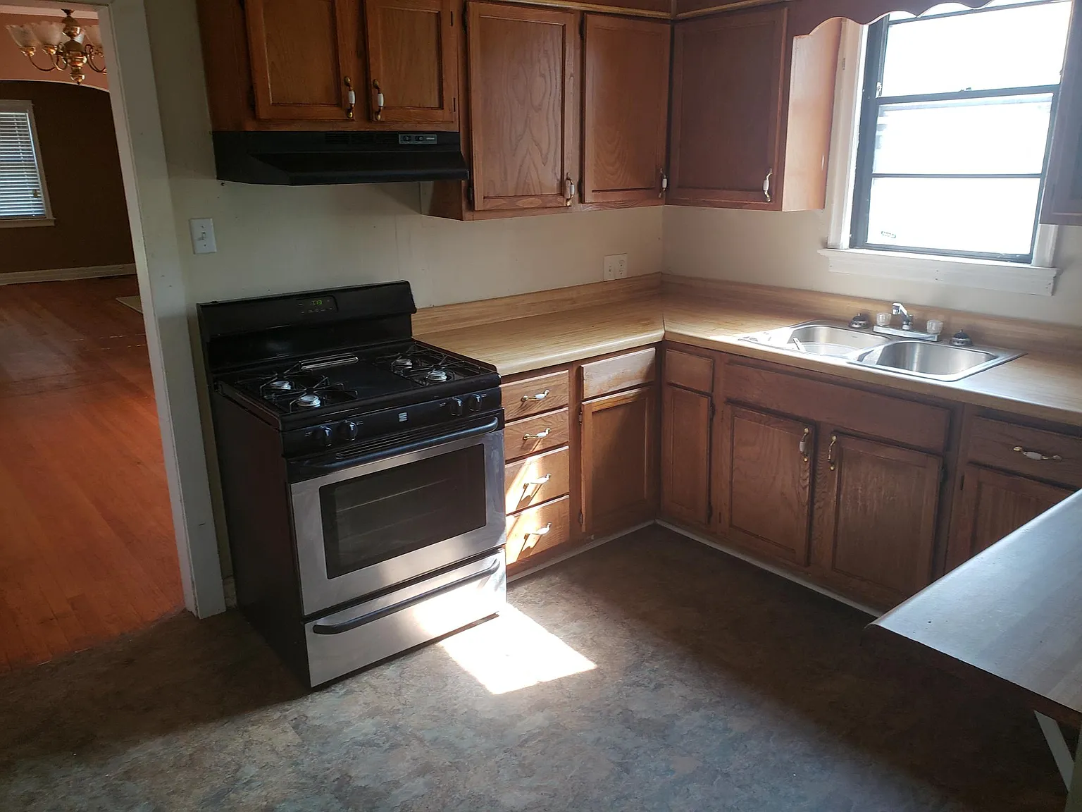 3 bed, 1801 sqft, $1,175 — Photo 4