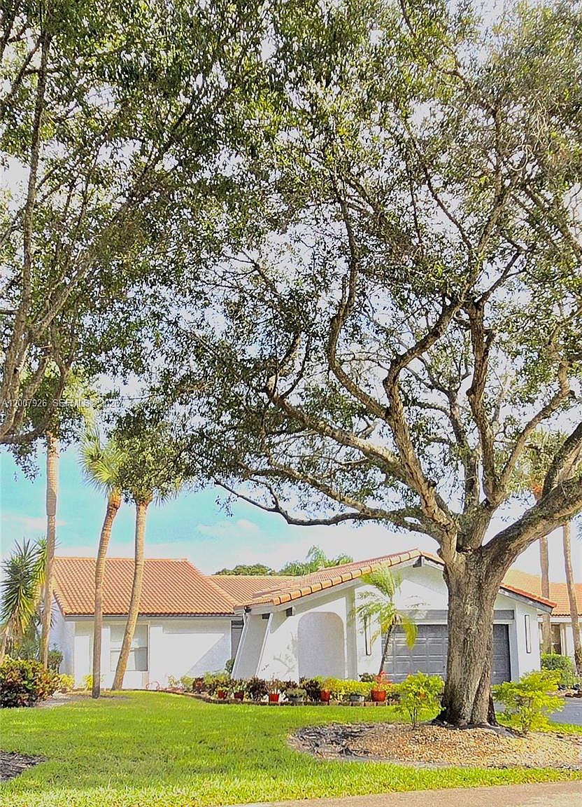 5551 Lakeview Mews Dr