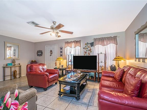 2nd image of 840 W Birchwood Cir