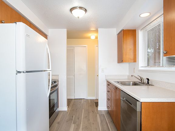 4th image of 3407 E 21st St APT B
