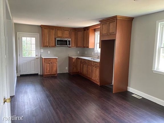 3rd image of 309 Wilson Blvd SW