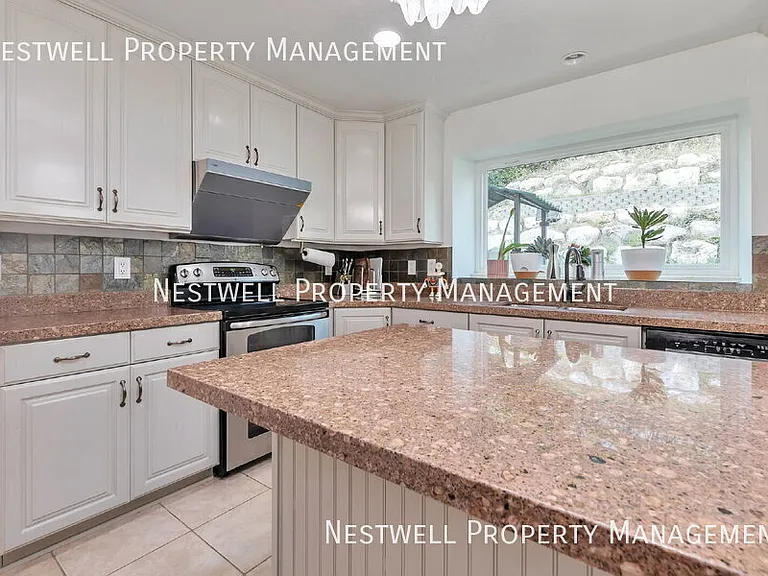204 N Fairway Dr — Photo 3